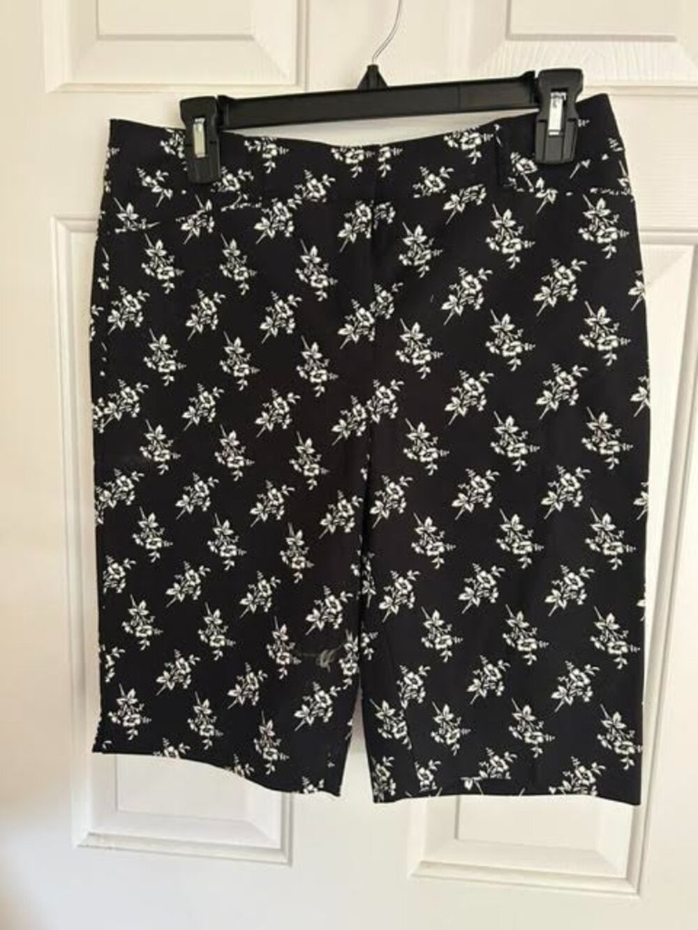 New White House Black Market Floral Women's Bermudas